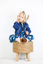 Load image into Gallery viewer, 🇨🇦  Reversible Opening Ready Set Romper® Twirl in Minted O.G Polar Pals
